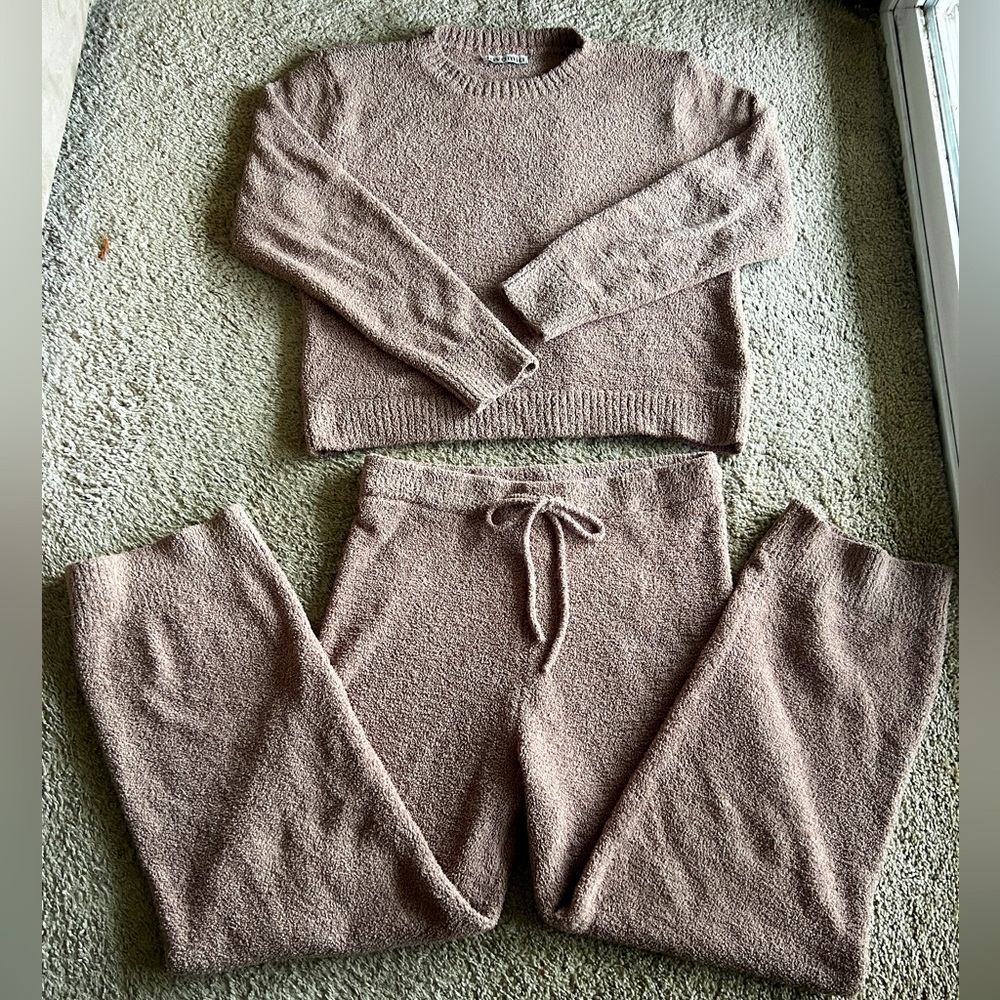 MATCHING LEISURE SET Brand - luvamia Size - Medium (fits on smaller side)